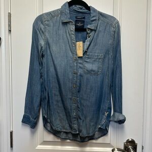 NWT American Eagle boyfriend fit button down shirt size XS
